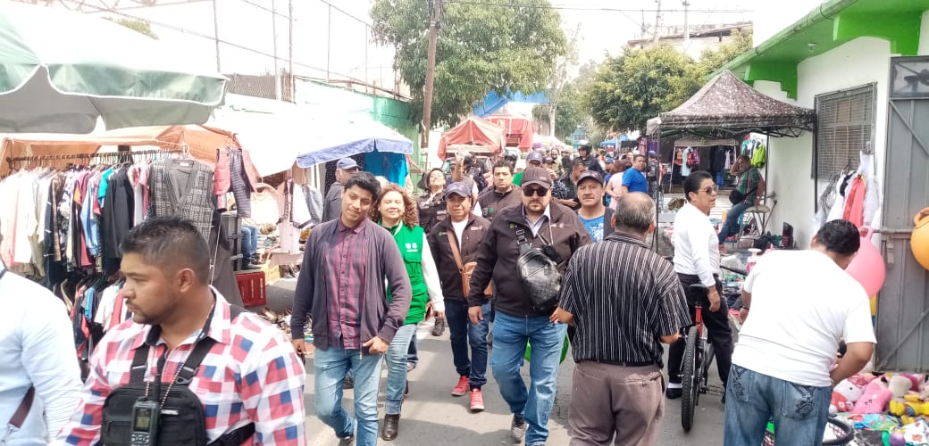 Gobierno de la Ciudad de México realiza operativo en vía pública en la  Gustavo A. Madero
