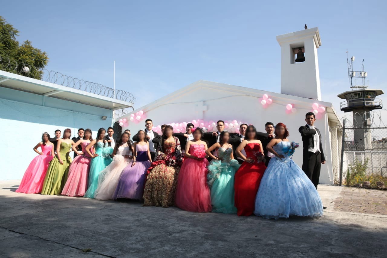 Hijas de mujeres privadas de la libertad en Santa Martha Acatitla festejan sus XV